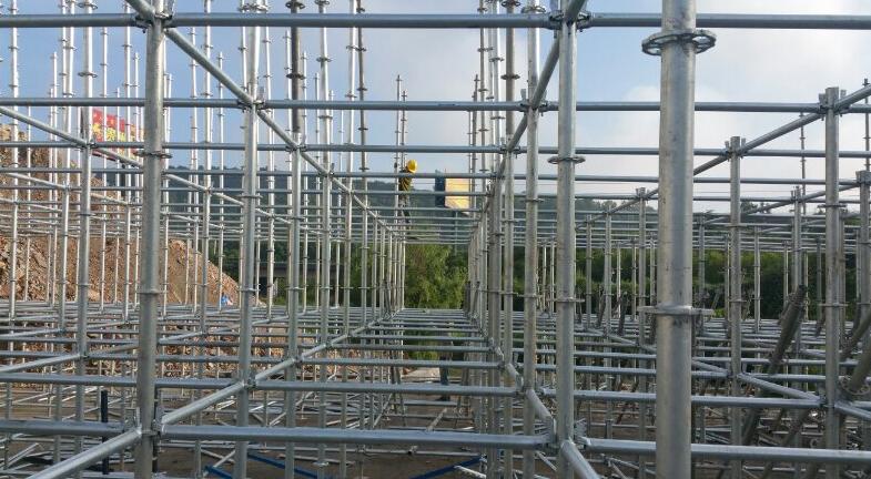 盤扣式腳手架大橋3.jpg 盤扣式腳手架大橋3.jpg